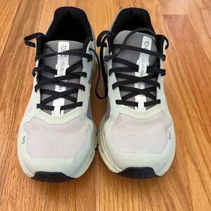 On Cloud Runner Women’s Sz 7.5
